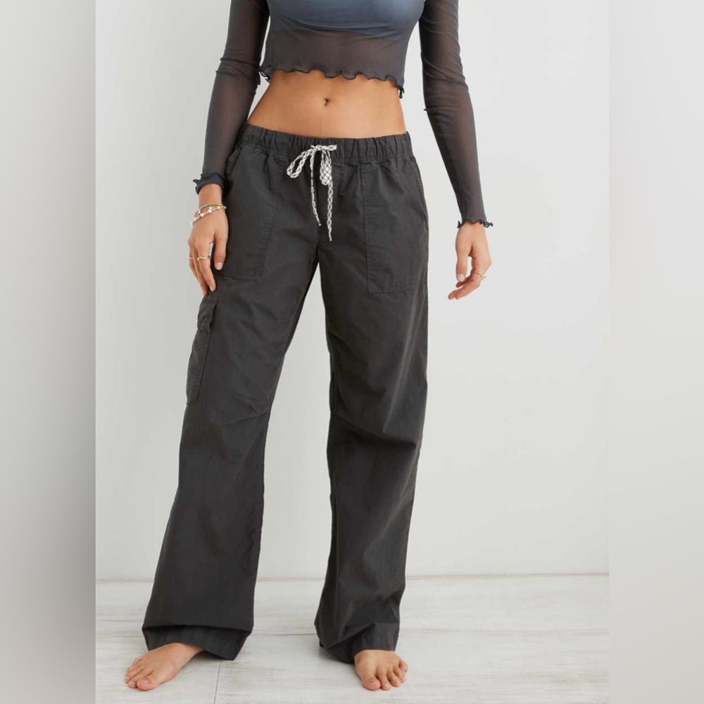 Aerie Baggy Cargo Skate Pants in Charcoal Size Medium